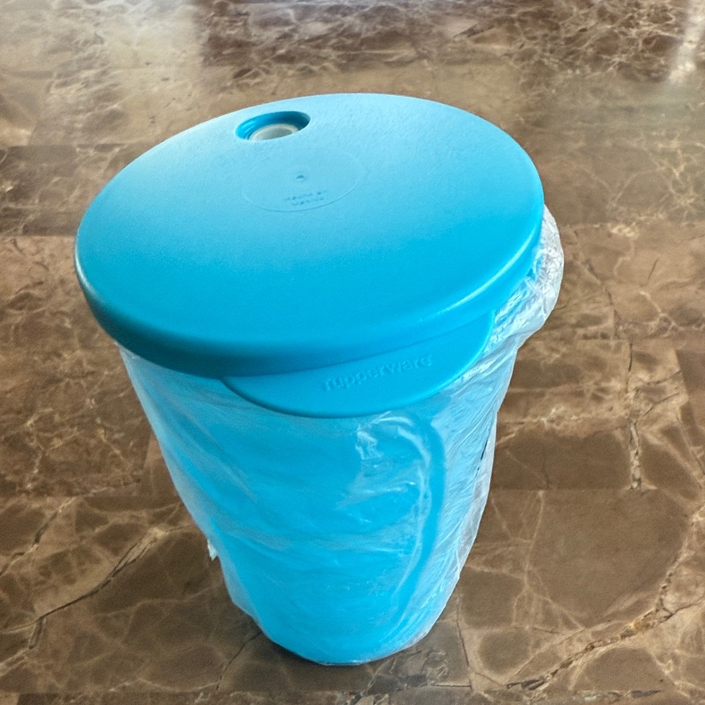 Tupperware Turquoise cup